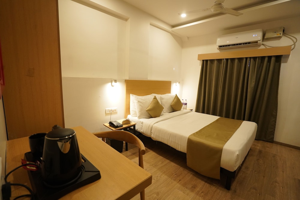 Premier AC Room