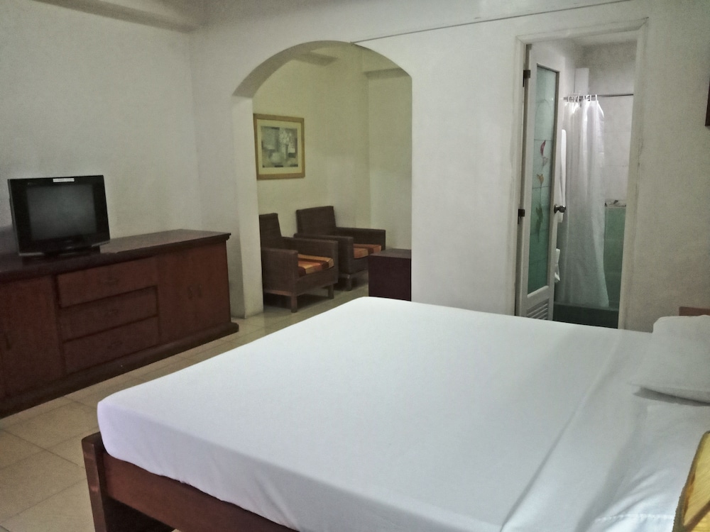 Deluxe Double Room - Photo 11