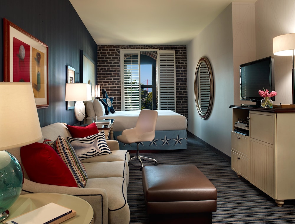 Room, 1 King Bed, City View - Photo 3