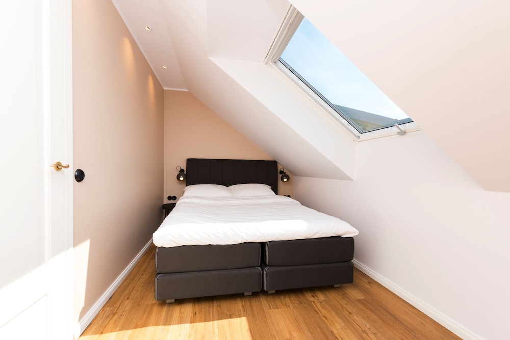 Apartment (Penthouse with Bathtub) photo 3
