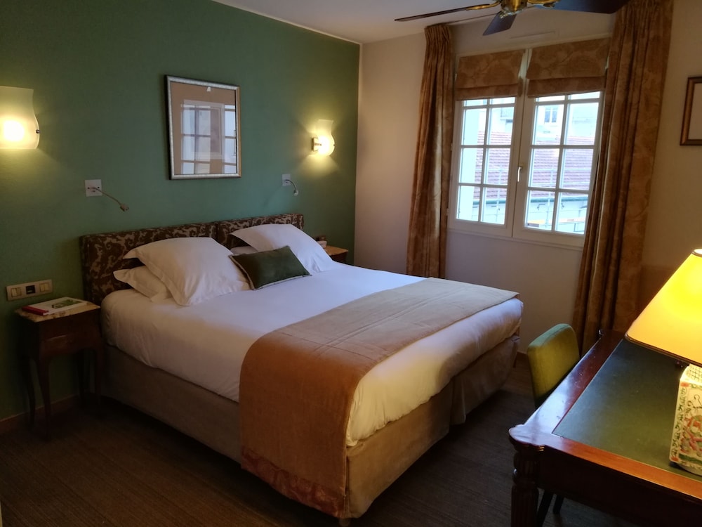 Executive Double Room, City View photo 3