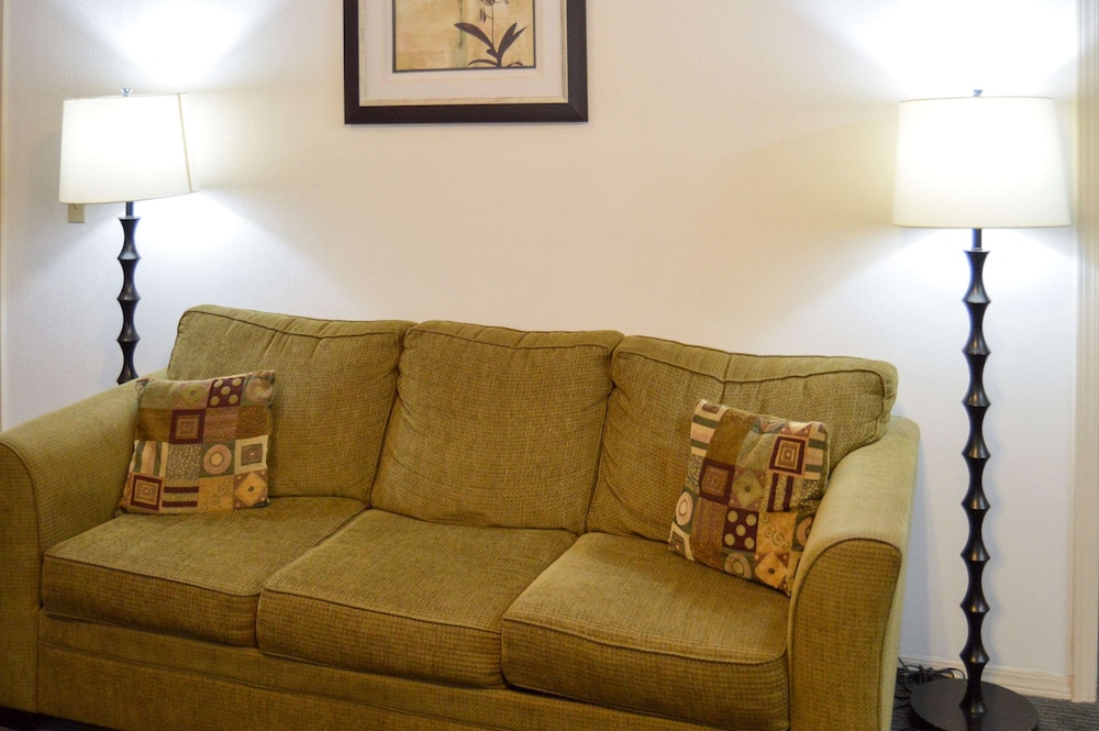 Suite, Multiple Beds, Non Smoking - Photo 7