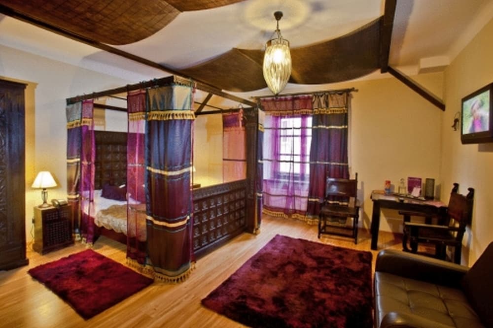 Deluxe Room (with AC) - Photo 3