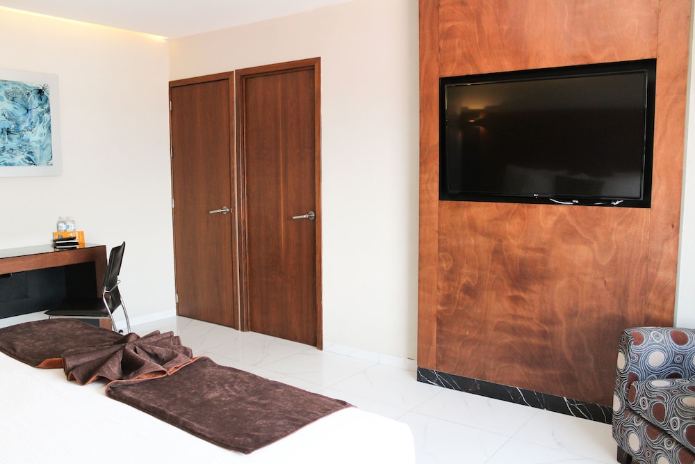 Executive Room, 1 King Bed, City View - Photo 10