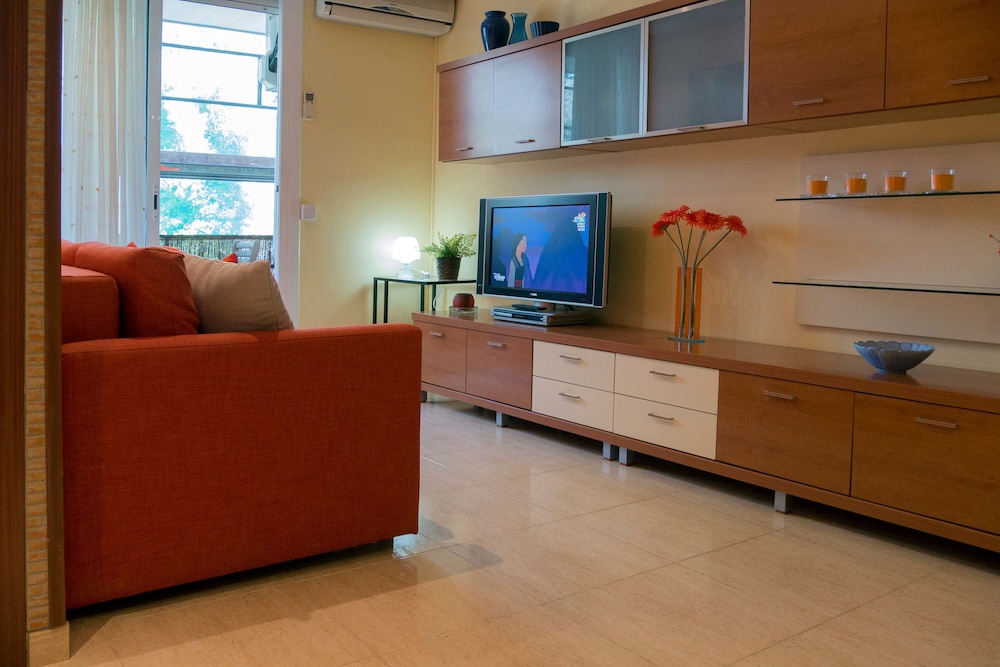 Apartamento, 2 habitaciones, balcón, vista a la piscina