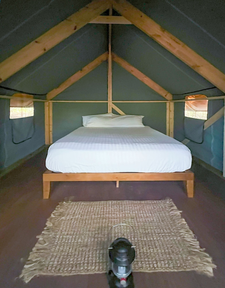 Simple Tent - Shared Bathroom