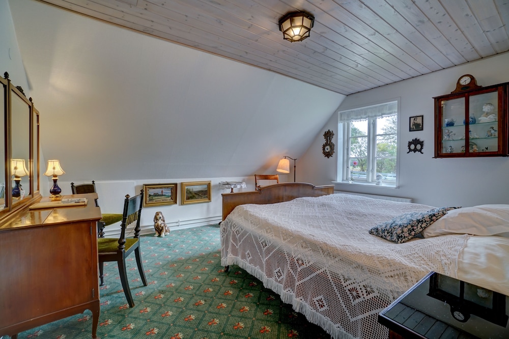 Double Room, Lake View (1st Floor)