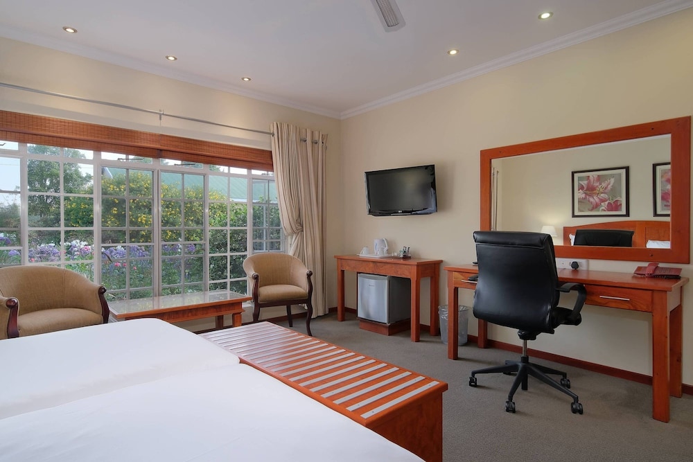 Room, 2 Twin Beds, Garden View (Balcony) - Photo 16