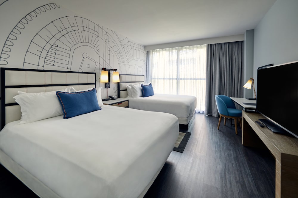 Room, 2 Queen Beds, City View - Photo 1