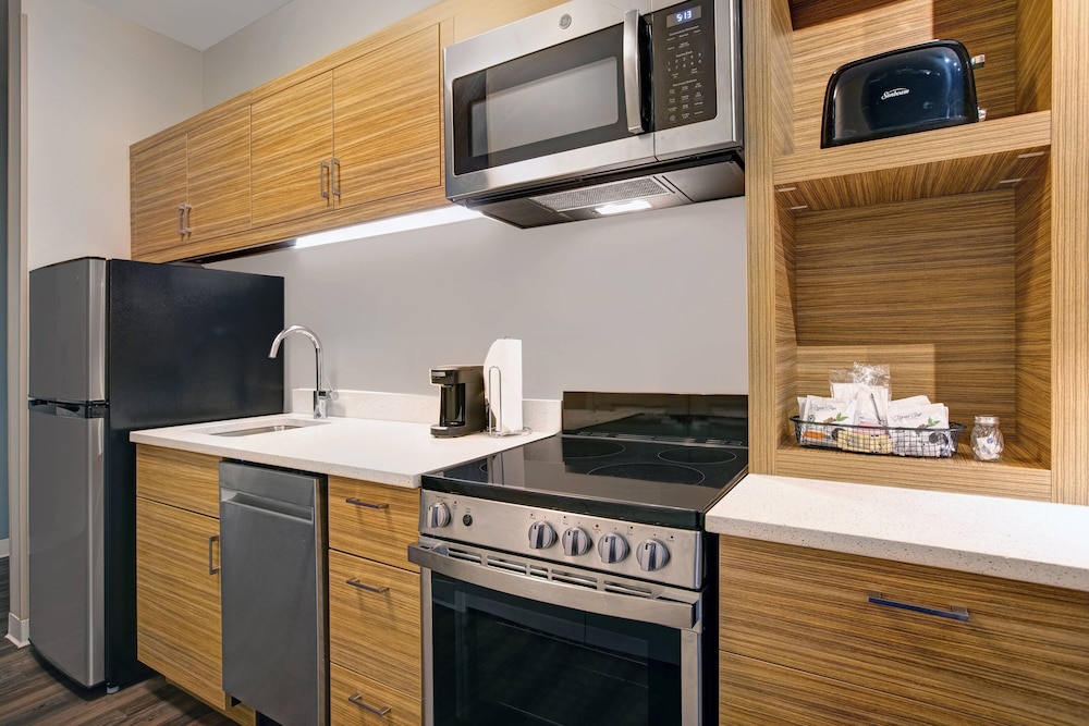 Suite, 1 Bedroom - Photo 6