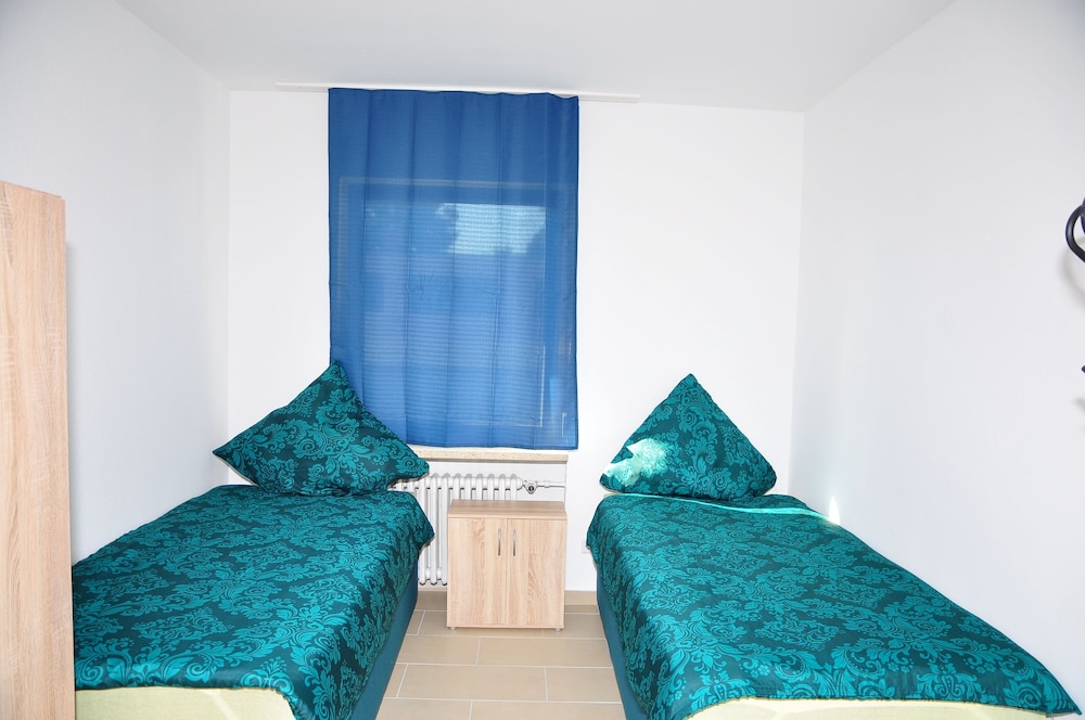 Economy Twin Room, Shared Bathroom (Nr. 7) photo 1