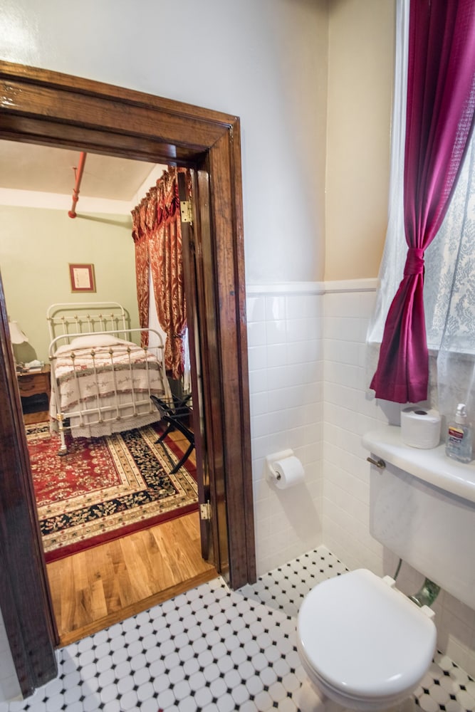 Standard Room, Multiple Beds, Private Bathroom (Standard Double And Single Bed 204) photo 2