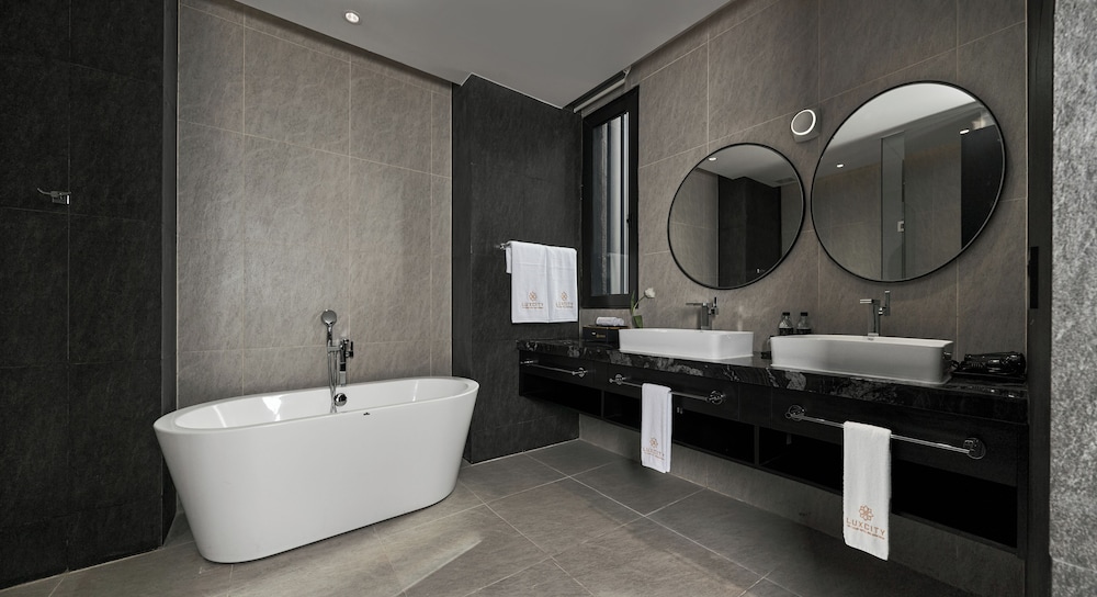 Duplex Suite - Photo 22