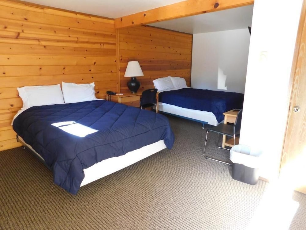 Suite, 2 Queen Beds, Kitchenette photo 2