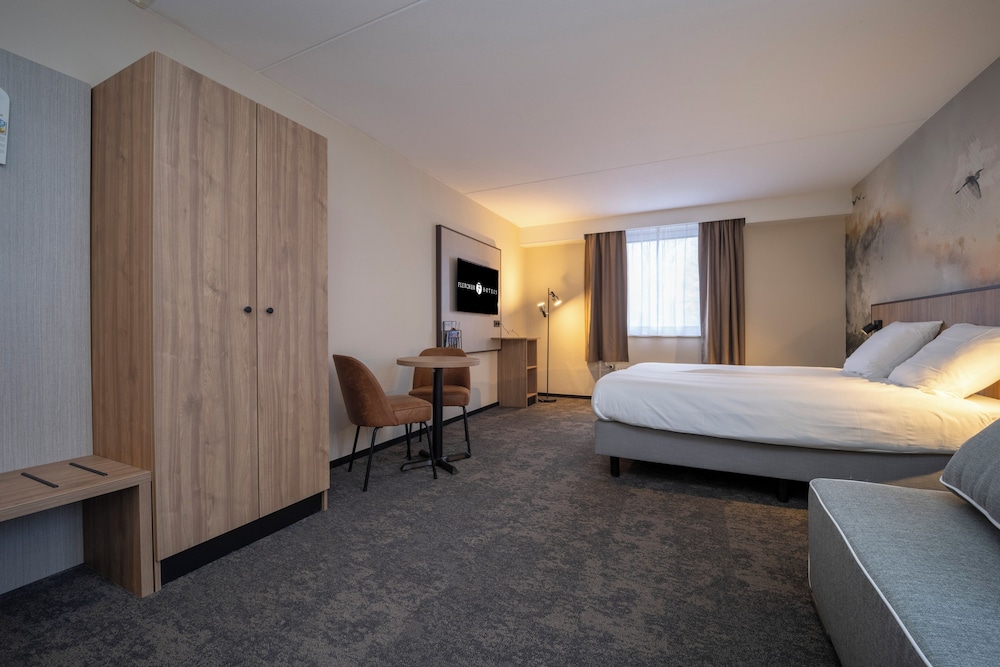 Family Quadruple Room (with Shower) - Photo 2