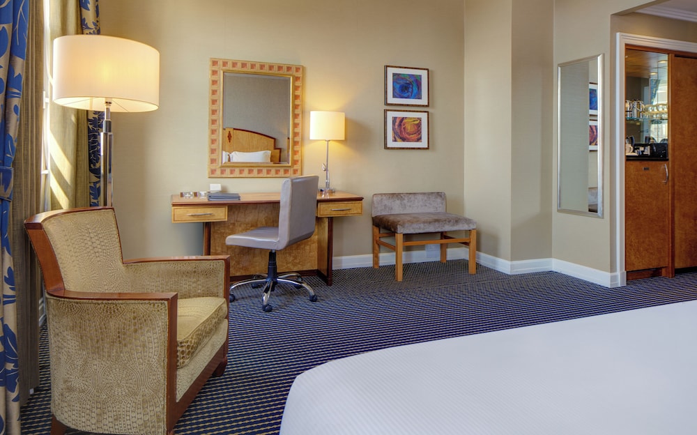 Deluxe Room, 1 King Bed (Microwave & Refrigerator)