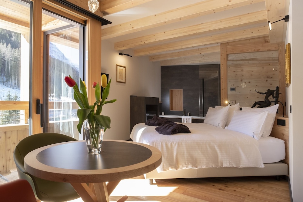 Honeymoon Double Room, 1 King Bed, Sauna, Mountain View