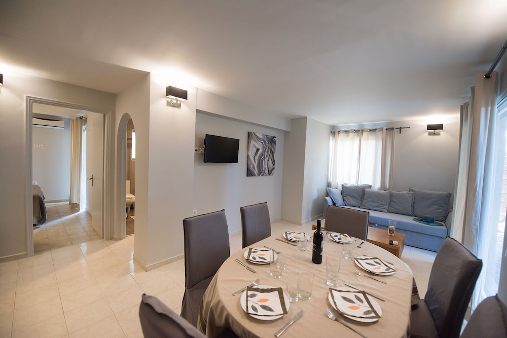 Deluxe Apartment, 2 Bedrooms (Ground Floor) photo 2