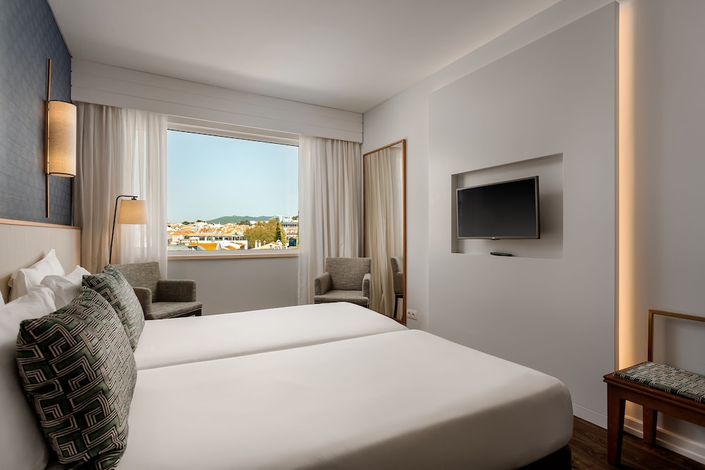 Superior Twin Room, City View photo 1