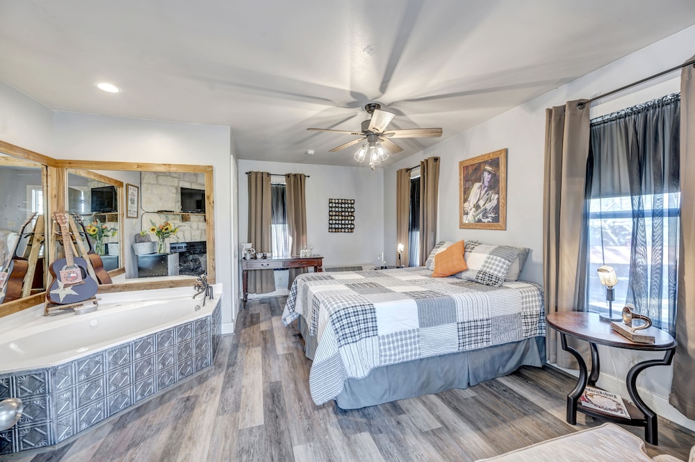Romantic Room (Texas Music (stairs to access))
