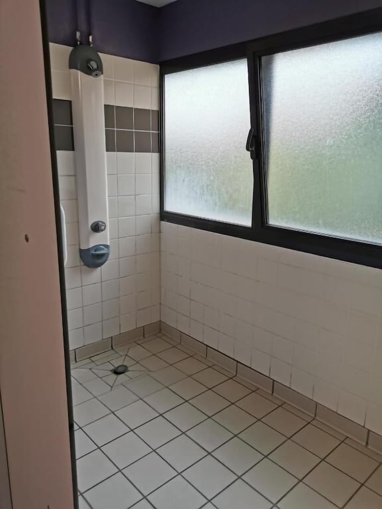 Twin Room - Shared Bathroom - Photo 4