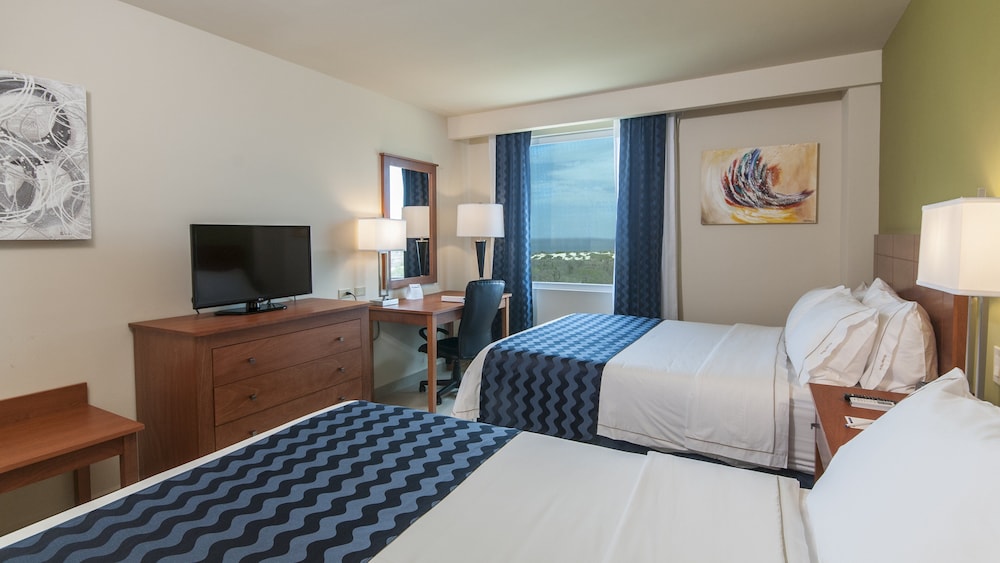Standard Room, 2 Queen Beds, Sea View thumbnail 5