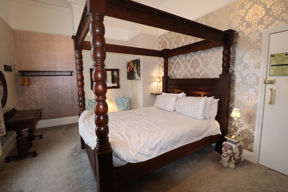 Double Room (Four Poster Bedroom) photo 3
