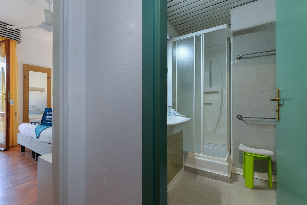 Basic Double Room - Photo 28