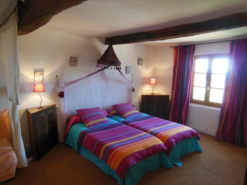 Room (Tour 2) photo 1