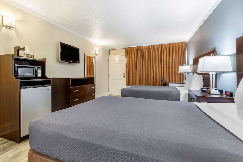 Standard Room, 2 Double Beds, Non Smoking - Photo 4