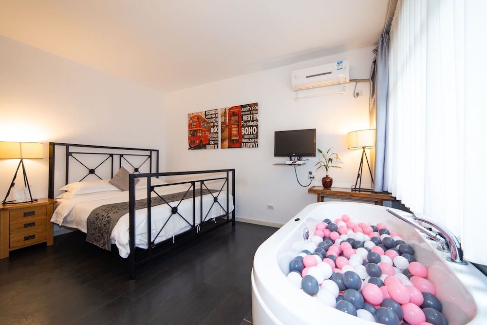 Deluxe Double Room, Bathtub photo 3