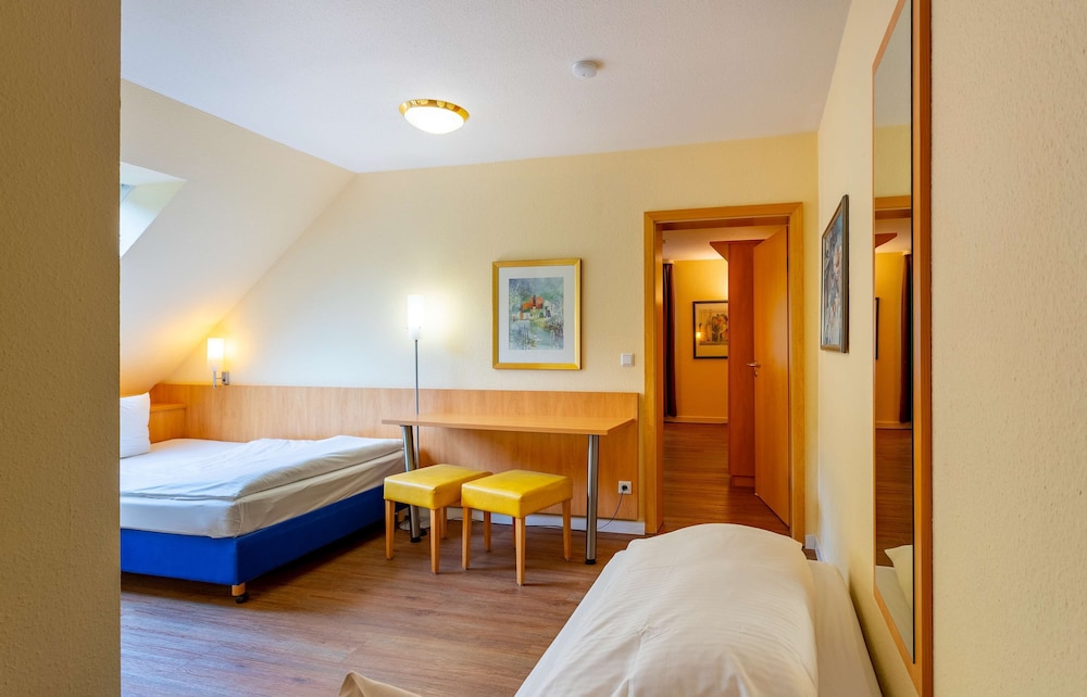 Family Room, Multiple Beds photo 3
