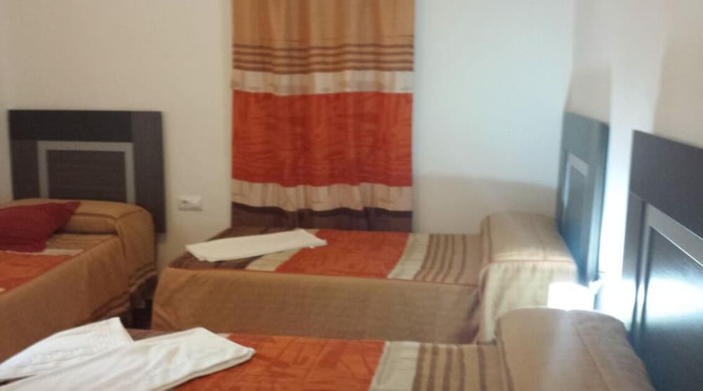 Economy Triple Room