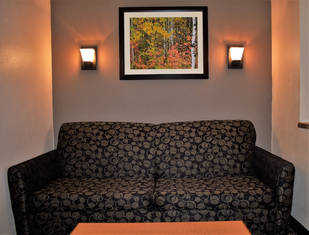 Suite, Multiple Beds, Non Smoking - Photo 7