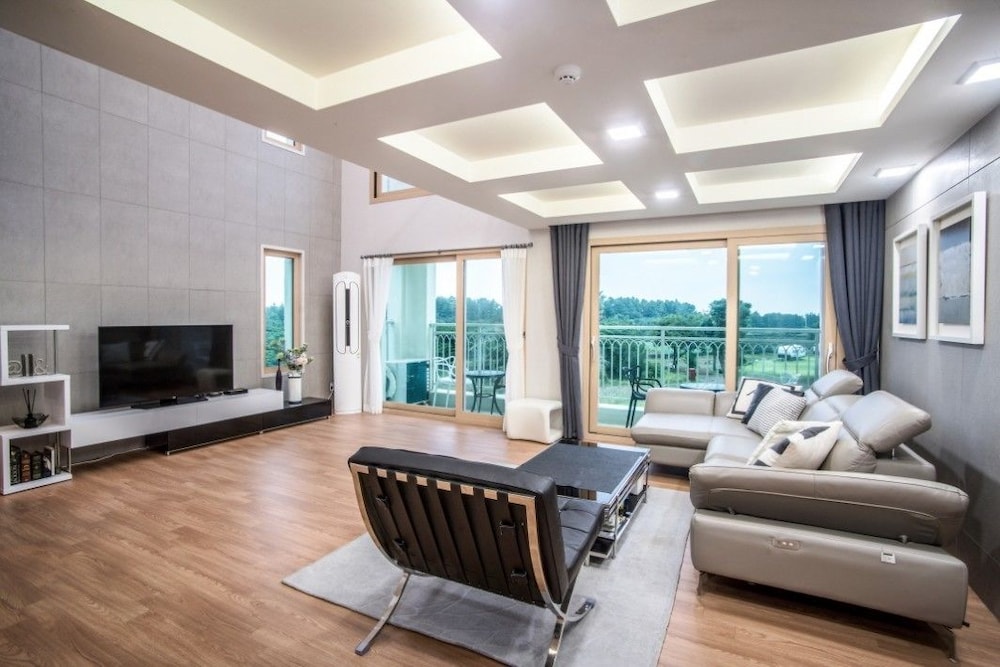 Room (Prestige)