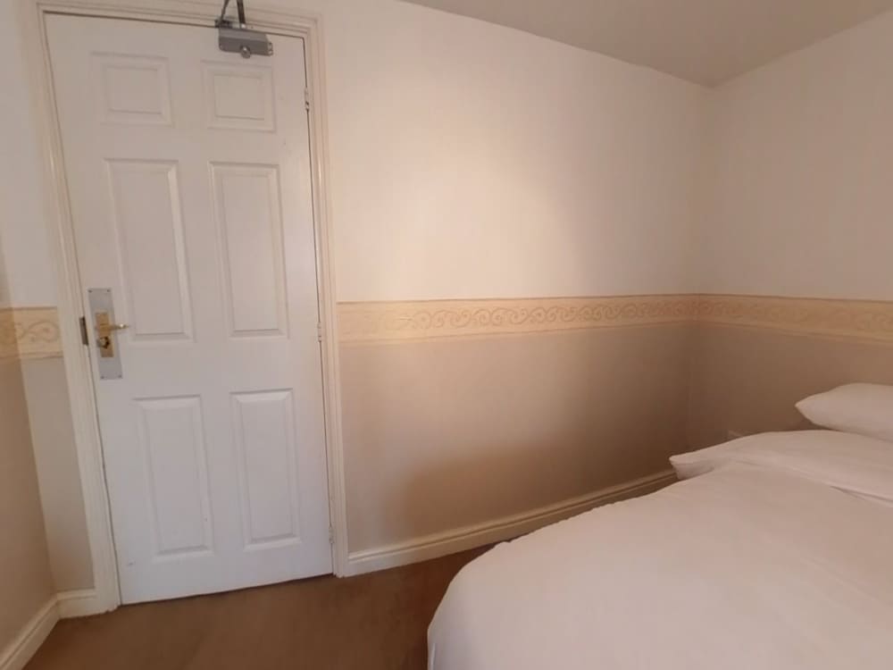 Standard Double Room, Private Bathroom (812) photo 2