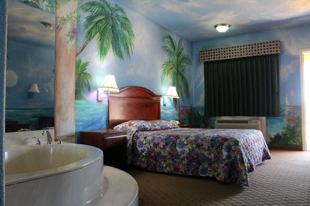 Standard Room, 1 Queen Bed, Jetted Tub photo 1