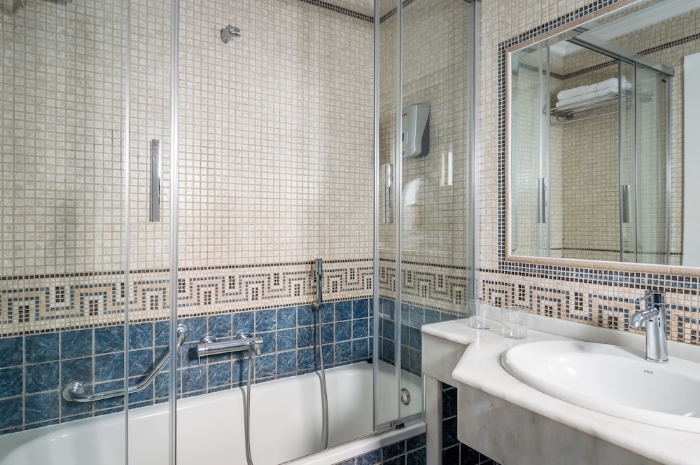 Standard Twin Room - Photo 7