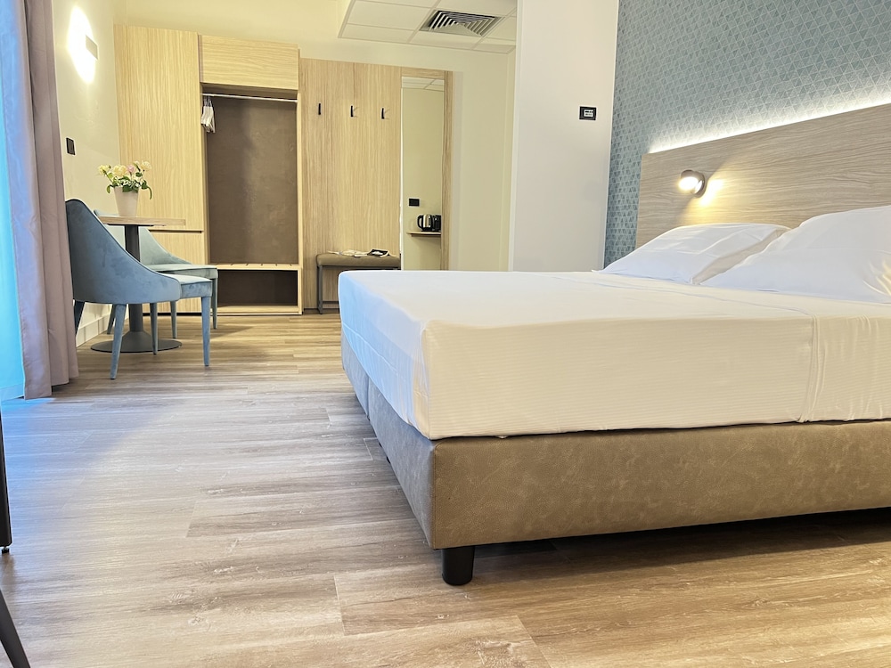 Double Room, 1 King Bed - Photo 2