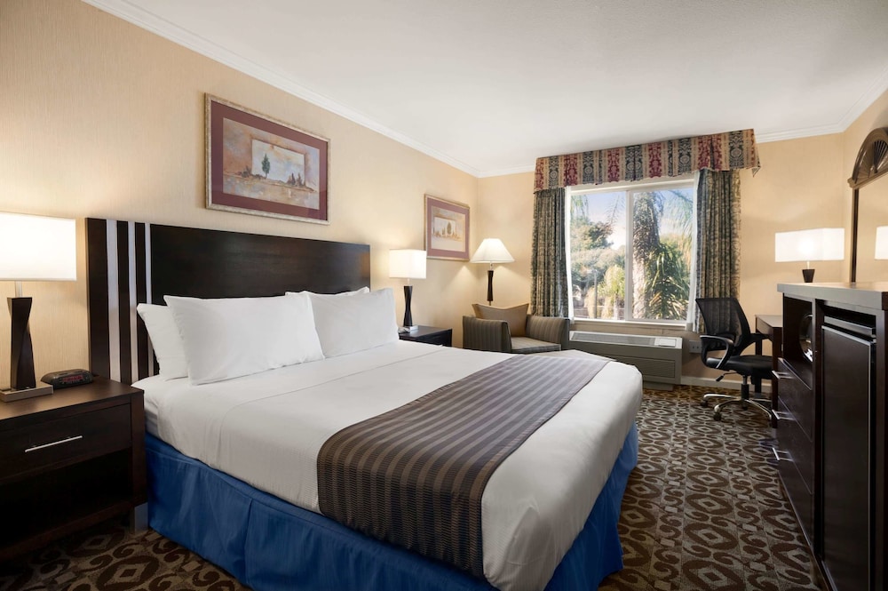 Standard Room, 1 King Bed - Photo 1