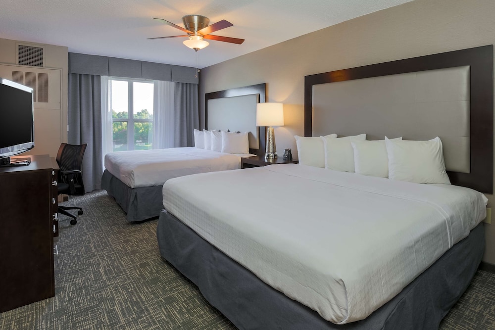 Suite, Accessible, Bathtub (Mobility & Hearing) - Photo 1