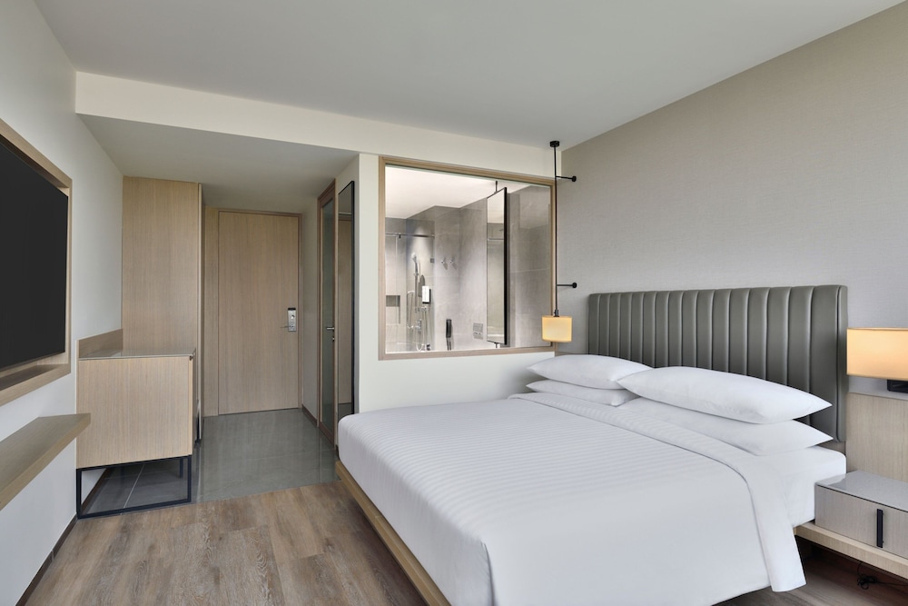Premium Room, 1 King Bed with Sofa bed, City View - Photo 6