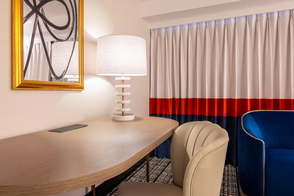 Versailles Strip View Room King