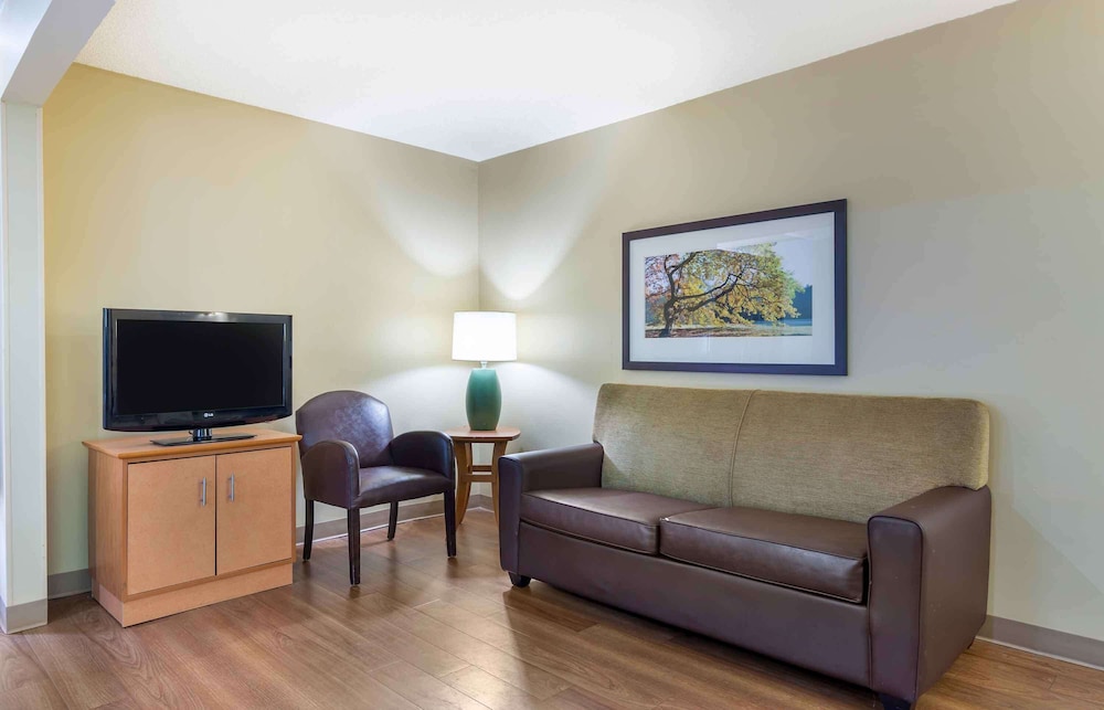 Room, 1 Queen Bed, Non Smoking (Efficiency W/Sofa) - Photo 18