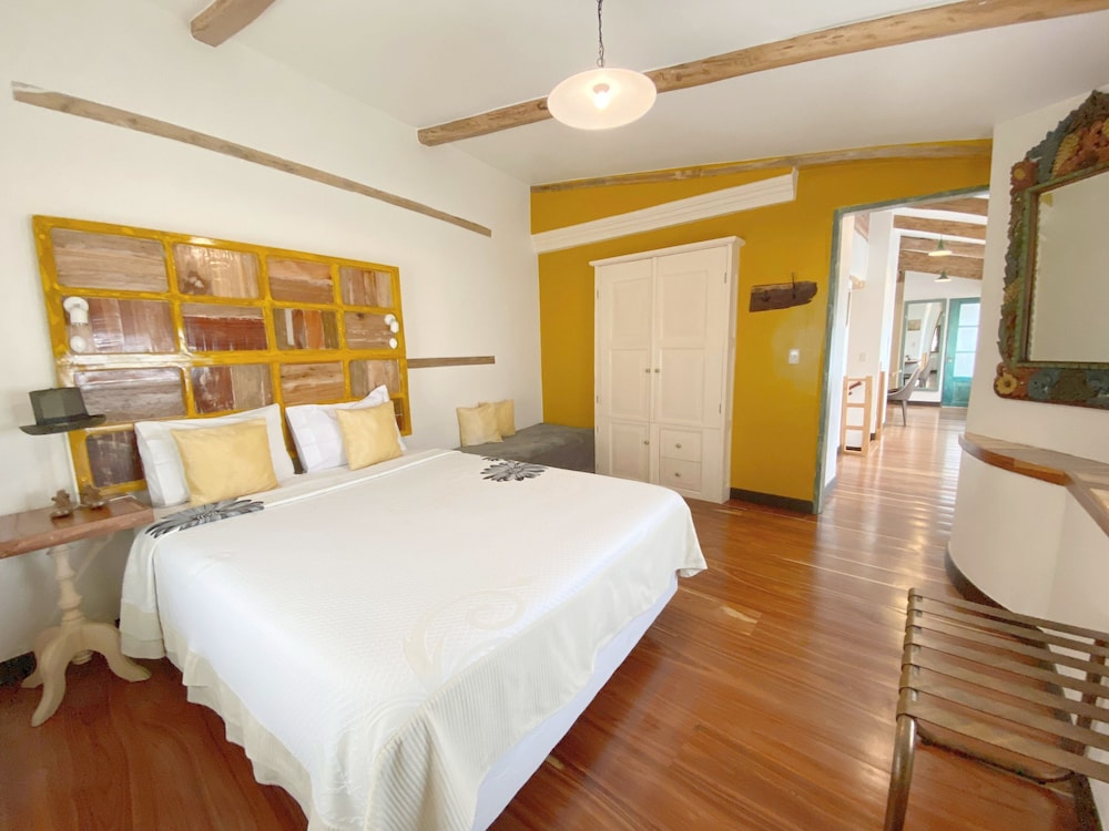Panoramic Penthouse, 2 Bedrooms, Kitchen, Mountain View photo 1