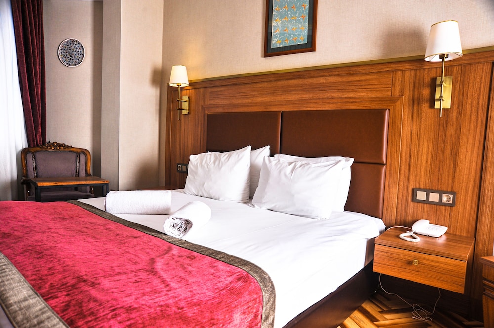 Standard Room, 1 King Bed, Sea View photo 3