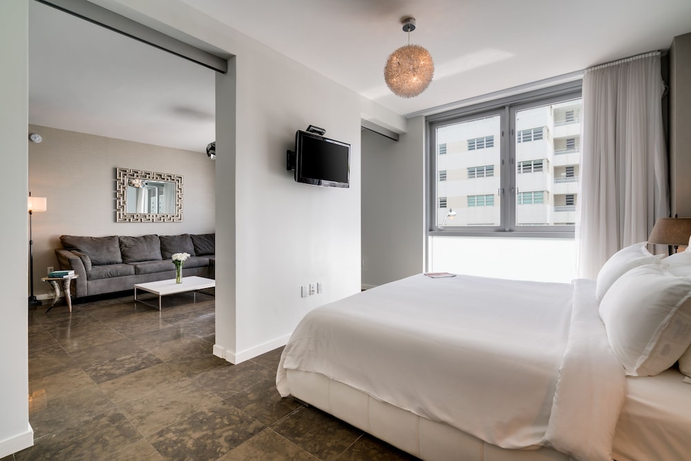One Bedroom Suite - Photo 3