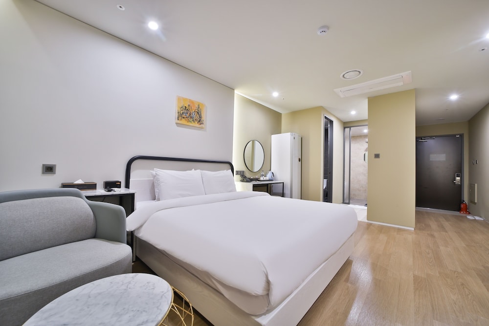 Deluxe Nouhaus Room - Photo 10