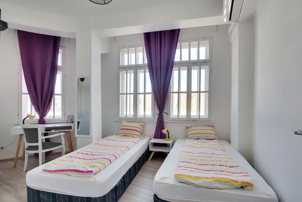 Comfort Double or Twin Room, 2 Twin Beds, City View photo 2