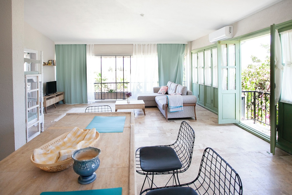 House - Photo 3